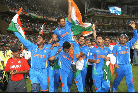 Team India lifts Sachin after winning world cup 2011