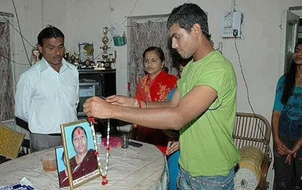 Jadeja mother Lata died in an accident in 2005
