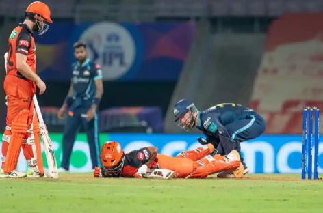 Rahul Tripathi injured while batting against Gujarat Titans