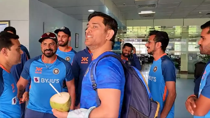 MS Dhoni Met Indian Team Ahead of 1st T20I
