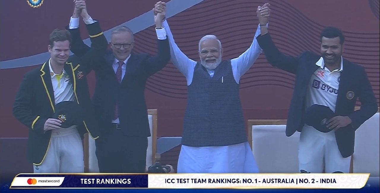 Modi Albanese along with Steve Smith and Rohit Sharma