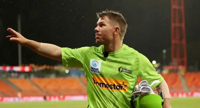 David Warner Broke His Bat on Bizzare Incident During BBL 2024-25 Clash