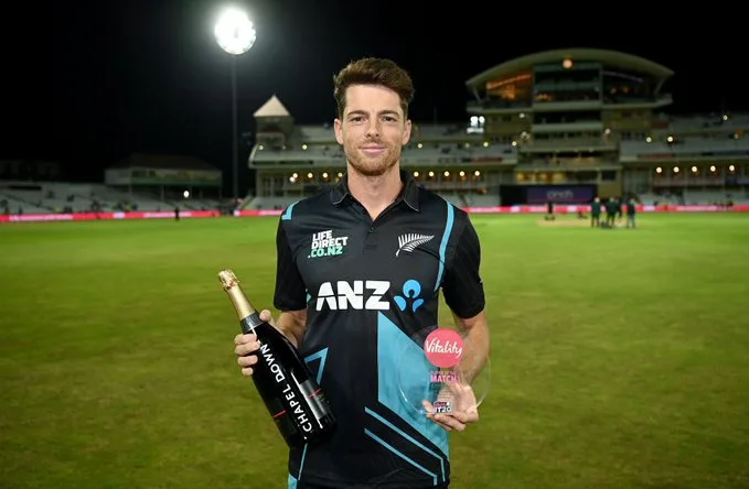 Mitchell Santner Joins Surrey for 2025 Vitality Blast Mitchell Santner Joins Surrey for 2025 Vitality Blast