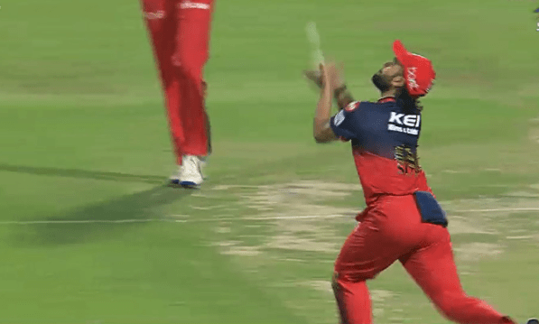 Suyash Sharma drops de Kock at four Suyash Sharma drops de Kock at four