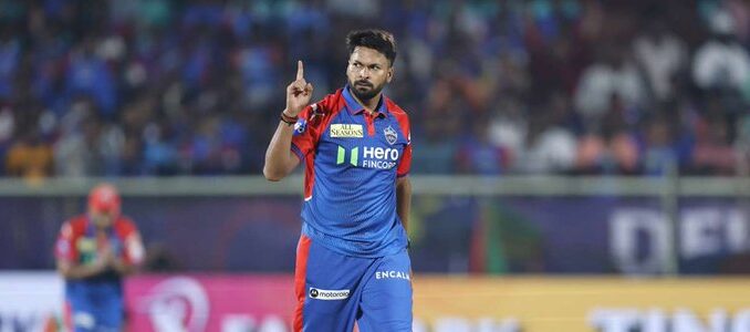 Mukesh Kumar’s Four-Fer Restricts LSG for 159 Runs at Lucknow