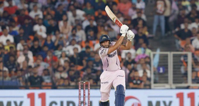 Shahrukh Khan, Rutherford Revives Gujarat in Mammoth Run Chase