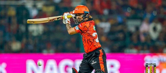 Ishan Kishan Delivers Fifty to Stabilise SRH Against RCB at Bengaluru Ishan Kishan Delivers Fifty to Stabilise SRH Against RCB at Bengaluru