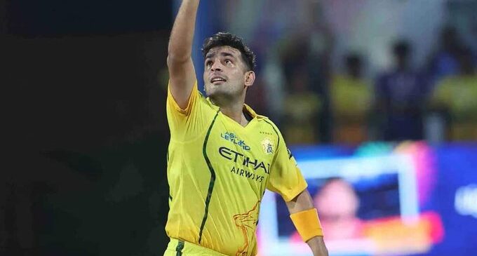 Anshul Kamboj Shines as CSK Bowlers Restrict MI to 159 at Chennai